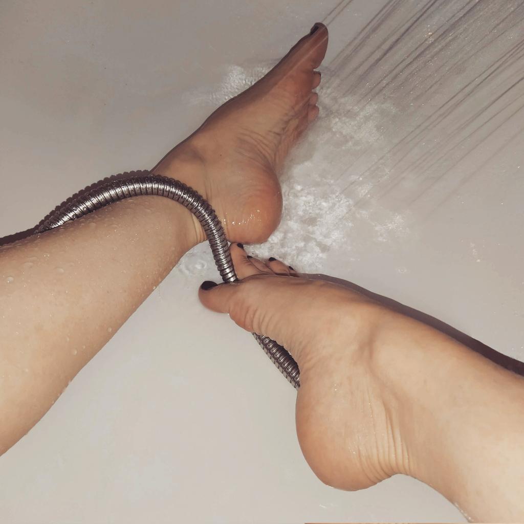 Shower Feet 🚿😇

#feet #feetloverscommunity #feetpix #feetworshi̇p  #shower