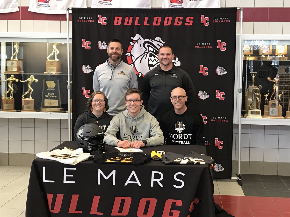Congratulations to <a href="/DogsFB_LCHS/">Bulldog Football</a>’s Elijah Dougherty who signed to play football collegiately at <a href="/DordtFB/">Dordt Football</a> today.