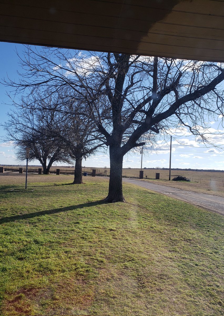 rayraysheppard's tweet photo. These photos are 24hrs apart I swear π #Oklahoma #SWOklahoma #OklahomaWeather #winterweather @KSWO_7NEWS https://t.co/ExphBi2iIs