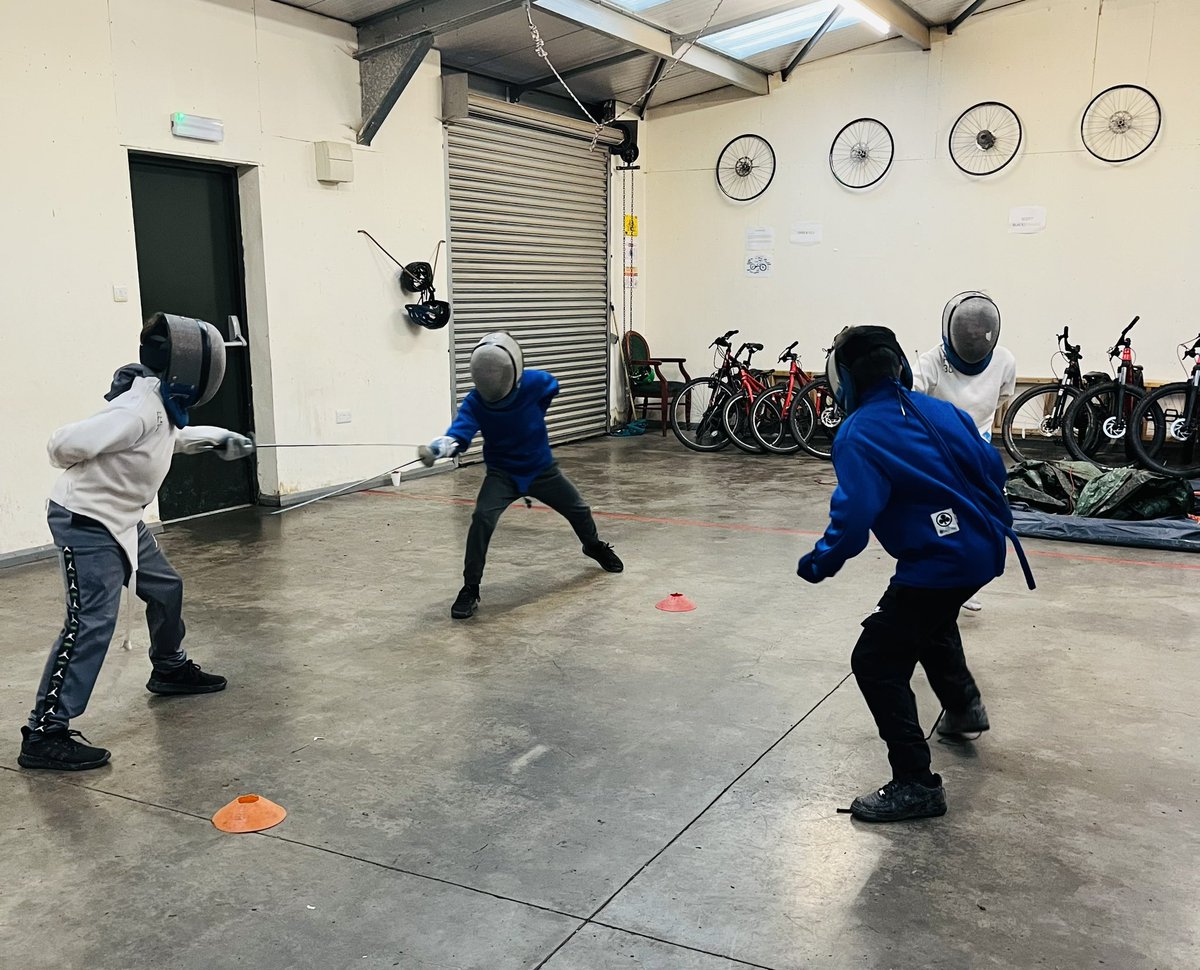 StJosephsRCPri1's tweet photo. Fencing today for our P7 boys! Lots of fun had by all! 🤺 https://t.co/XeWns2yuQL