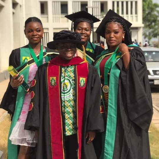 UhasFch's tweet photo. #NewProfilePic
#Graduates https://t.co/5N31uh4E8l