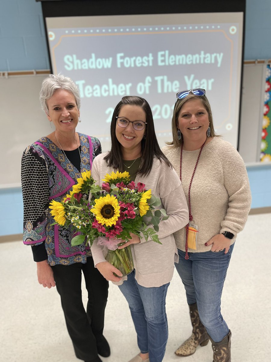 SFE’s Teacher of the Year….The only and only Rachel Rice! Thank you for ALL you do for ALL kids, every day!🌟💗🏆 <a href="/RachelRiceSFE/">Rachel Rice, M.Ed.</a> <a href="/LisaLackey4/">Lisa Lackey</a> @stacyseay_SFE #sfesharks #lovemytribe #yayyyyy