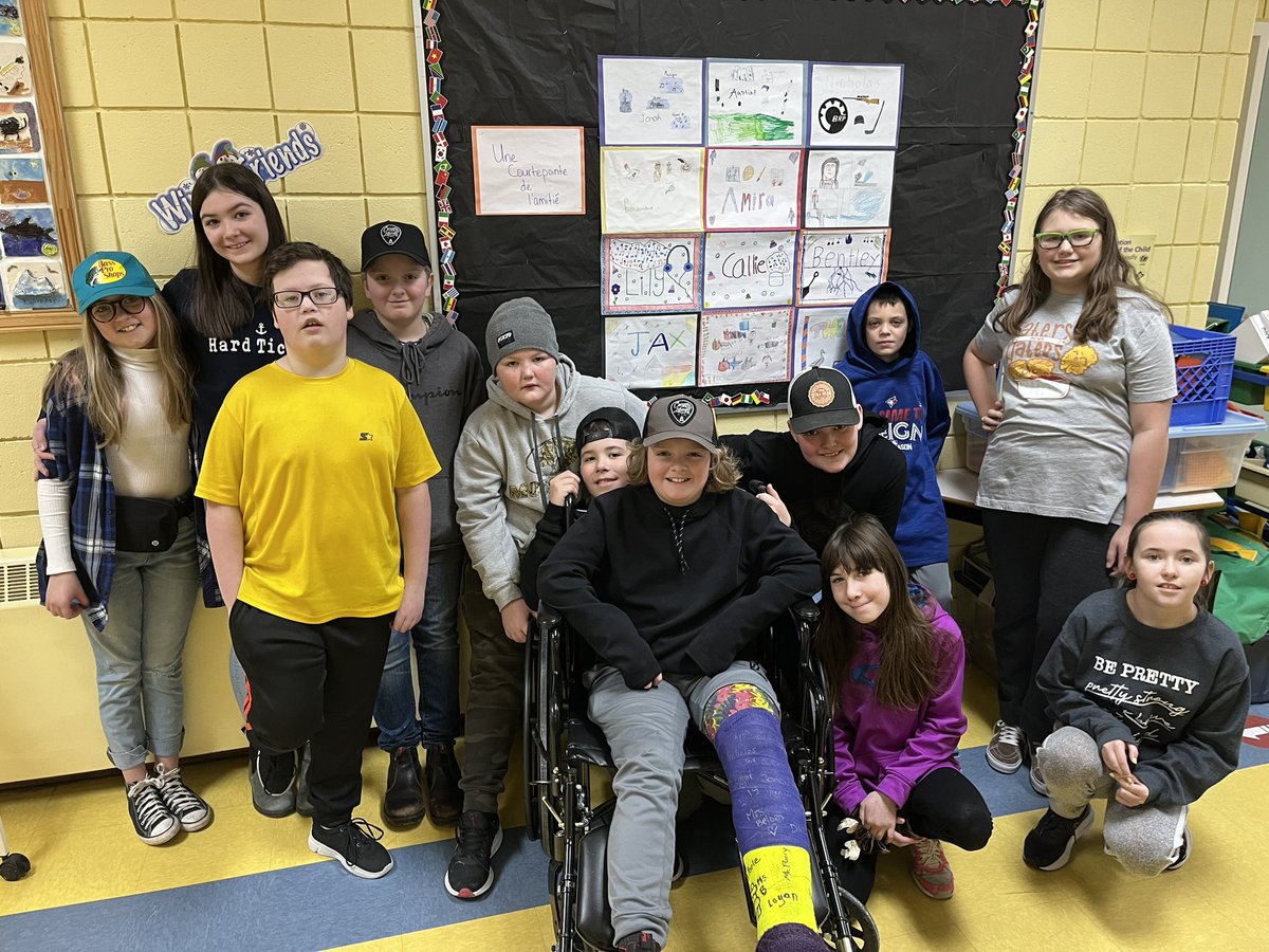 LSA French 5/6 - Friendship Quilt!  Together we are great!!! Bravo les élèves! #collaboration <a href="/LSASharks/">Labrador Straits Academy</a>