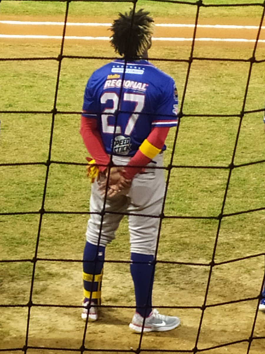 felixseijasr's tweet photo. El caso Acuña tiene un halo de misterio para mí.

Su comportamiento en las prácticas y durante los dos juegos fue totalmente normal y profesional. De hecho, muy amable con el público. Cuando se produjo la pelea de su familia, solo miró hacia arriba sin hacer gesto alguno. https://t.co/AdP1XU236w