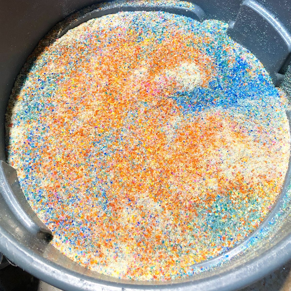 smashedplastic's tweet photo. Help name this color.
#regrind #recycledvinyl #greenvinylpressing #recordpressing #recordpressingplant #diyvinyl #diyvinylpressing #colorvinyl #colorvinylrecords #custommixedcolor https://t.co/P4kUn1KCfd