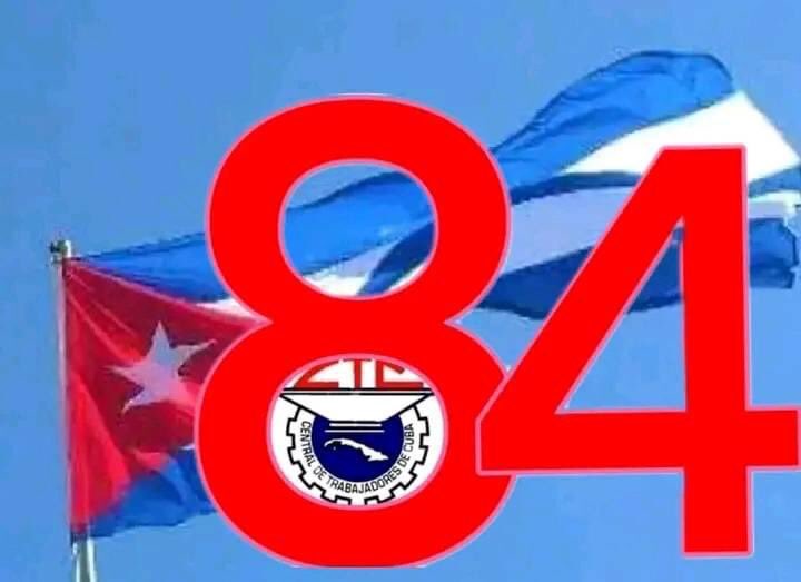 La PNR Cabaiguan hace entrega de la bandera 84 Aniversario de la CTC al hospital materno de Cabaiguan. Felicidades a esos colectivos laborales #SanctiSpiritusEnMarcha #CubaViveYTrabaja #JuntarYVencer @CubaCentral @SNTCivilesD @AceaMabel @EkaterinaGowen