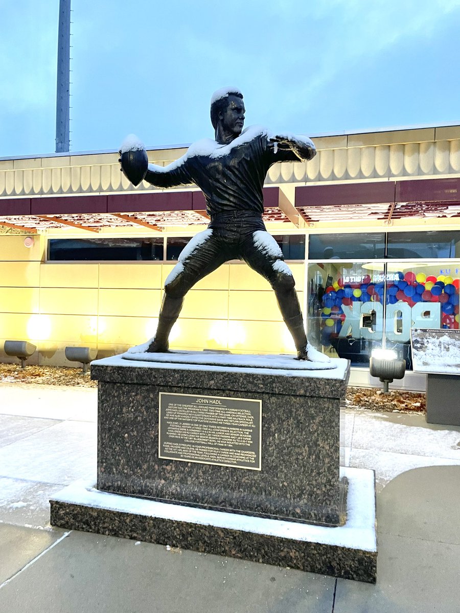 dhain__'s tweet photo. @UnivOfKansas ❄️🔴🔵🏈 #RockChalk https://t.co/Qrj9bpUS1p