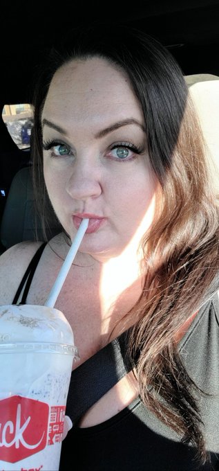 I was a good girl today and had a very good photo shoot so I got a reward. 😊 https://t.co/FFk8QFGRiV<a href="/tag/tittytuesday"class="tags"><span>#tittytuesday</span></a>