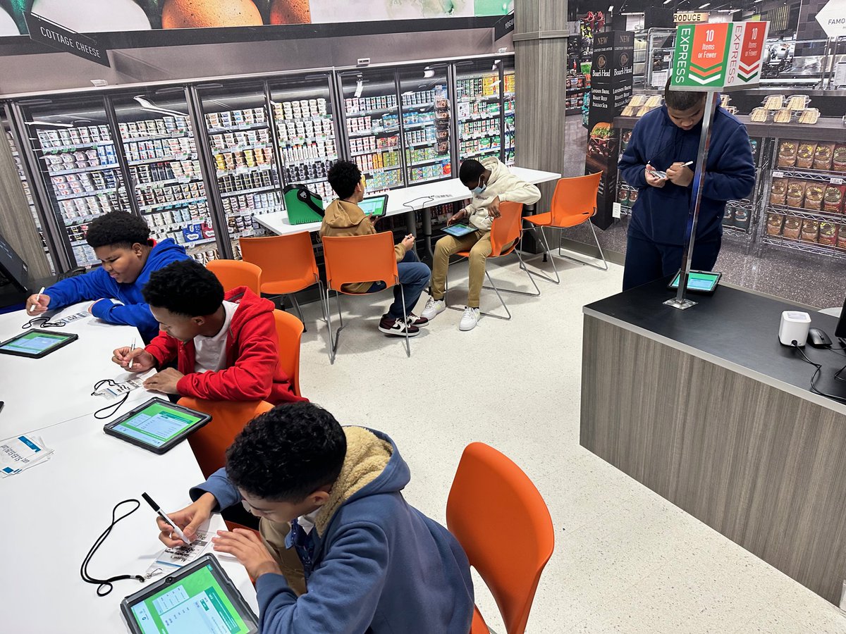 LFMSPatriots's tweet image. Our Patriots had a great time learning at JA Finance Park...way to apply those financial literacy skills! @DrTorriJackson @DRDEB_LCSS