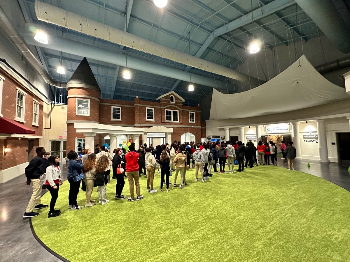 LFMSPatriots's tweet image. Our Patriots had a great time learning at JA Finance Park...way to apply those financial literacy skills! @DrTorriJackson @DRDEB_LCSS