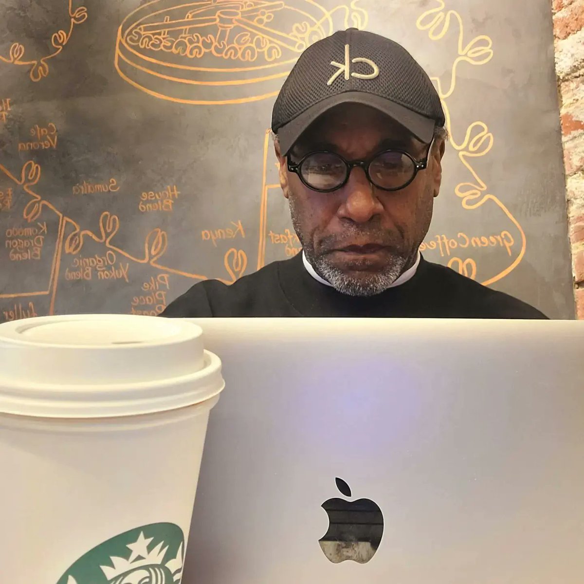 BishopCGR's tweet photo. A few hours in my favorite spot was just what was needed to overcome a little writer's block—especially when my favorite seat became available!!! Stay tuned; the follow-up to my #criticalcollaboration book is forthcoming. #theology #psychology #mentalhealth #faith #soulcare https://t.co/dXfSYSaQQq