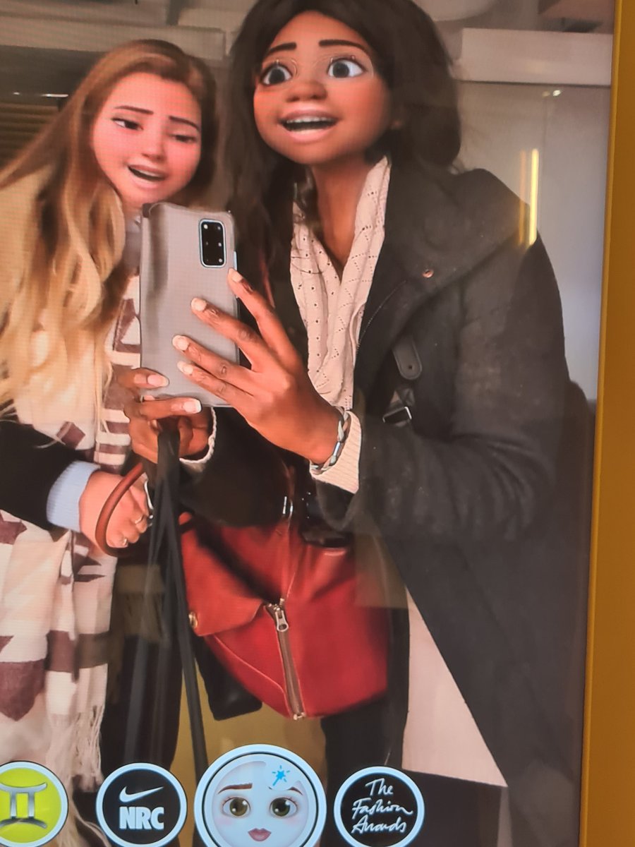 Love this feature at the SnapChat HQ with <a href="/CazPrice_/">Caz Price - TRAVEL 🌎</a> viewing some Empathy Week films! <a href="/Snapchat/">Snapchat</a>