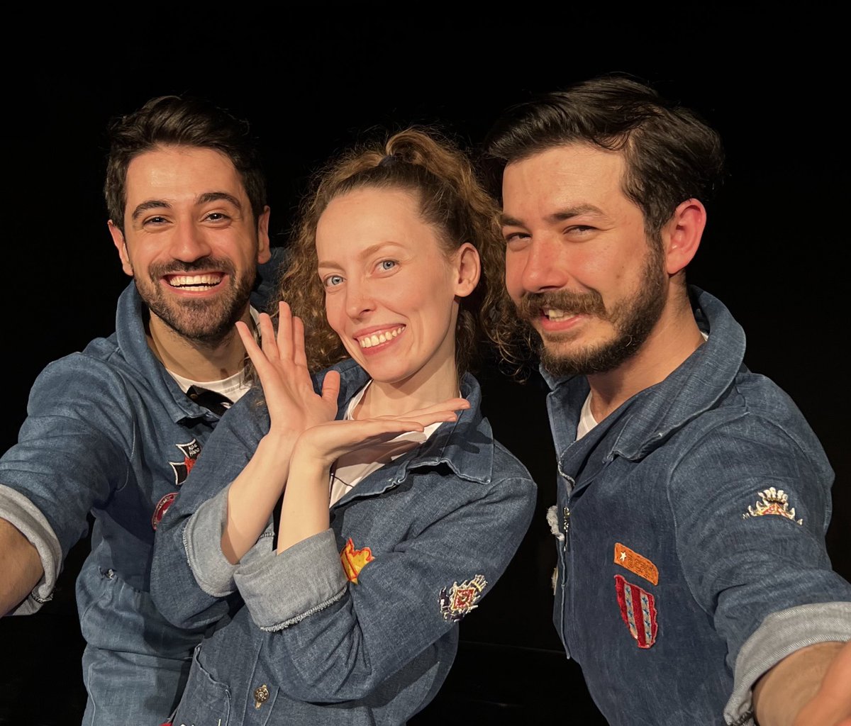 Üç oyun üst üste biletlerimiz tükenince biz 😍😄
Güzel seyircimize sonsuz teşekkürler🙏🏻♥️
Gelecek temsillerimizde görüşmek üzere…
Unutmayın Ayak-Bacak herkese!🥳