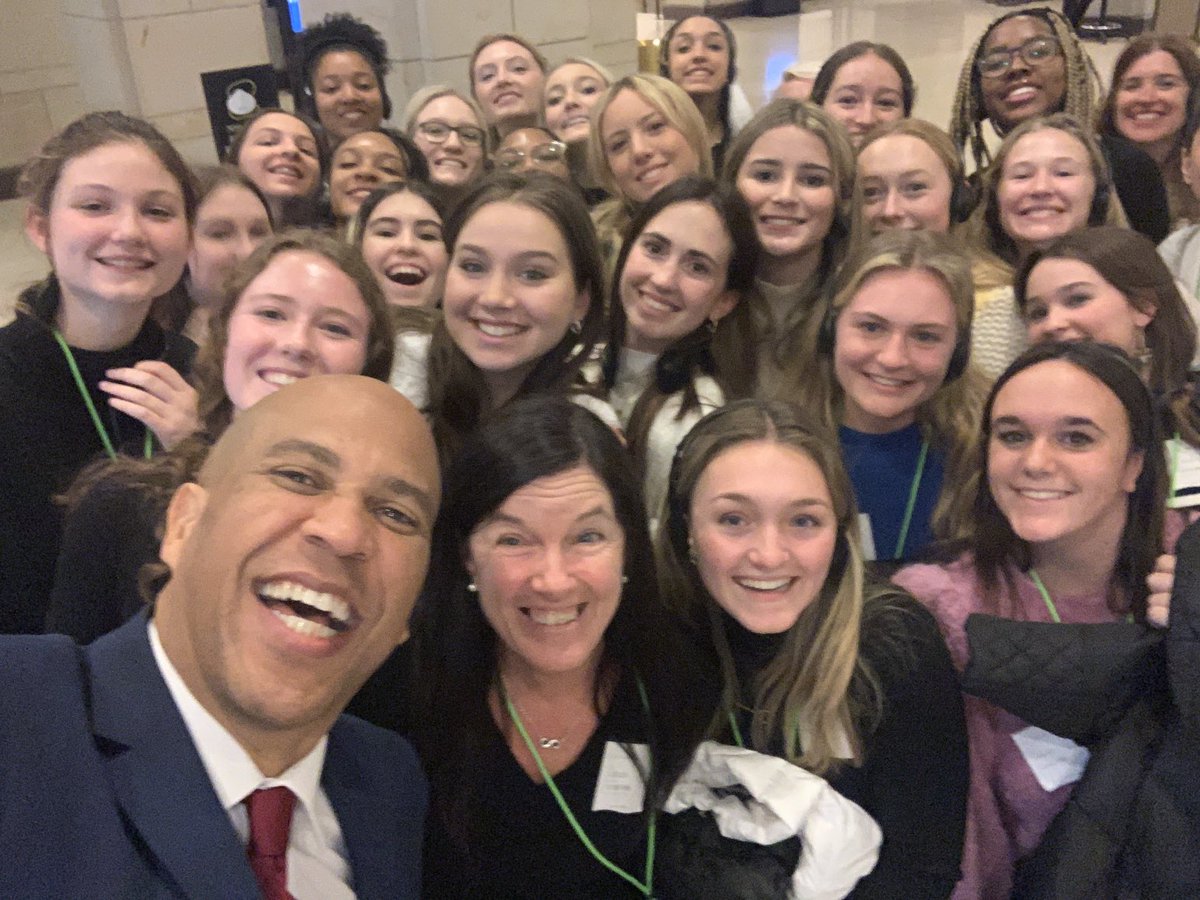 Caro_Thompson's tweet photo. ⁦@CoryBooker⁩ two years in a row ⁦@mcgeheeschool⁩ juniors run into you in the Capitol - let’s make it 3 next year!! https://t.co/n1coJlc9vS