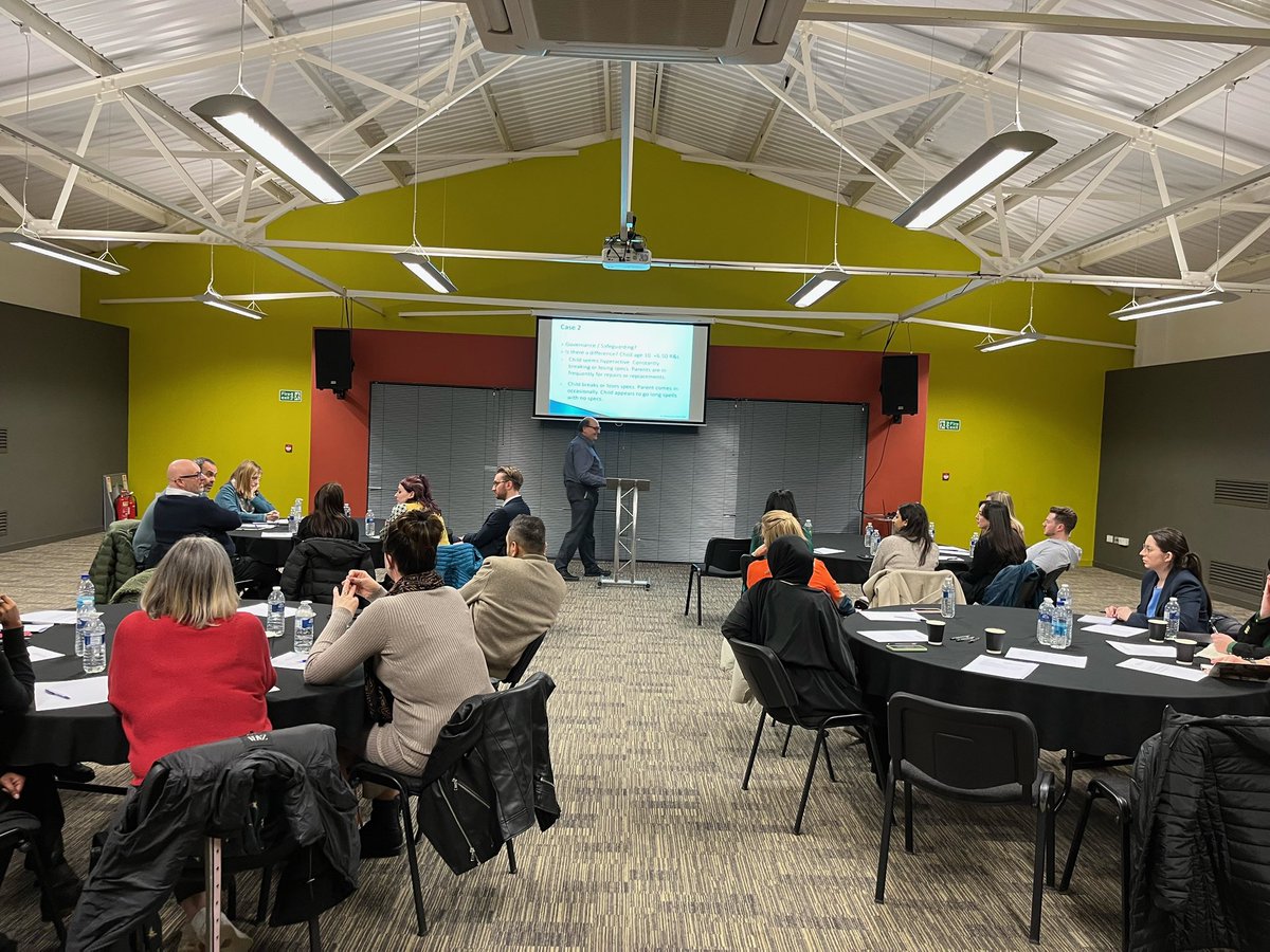 WiganLoc's tweet photo. What a fantastic Peer Review organised by the LOC for our local Optoms, DOs and CLOs carried out by Lyndon Taylor. 
A great turnout and great discussions had by all. 
Topics discussed ranged from DVLA visual driving standards, contact lenses and ocular pathology. https://t.co/U9umEUBTQS