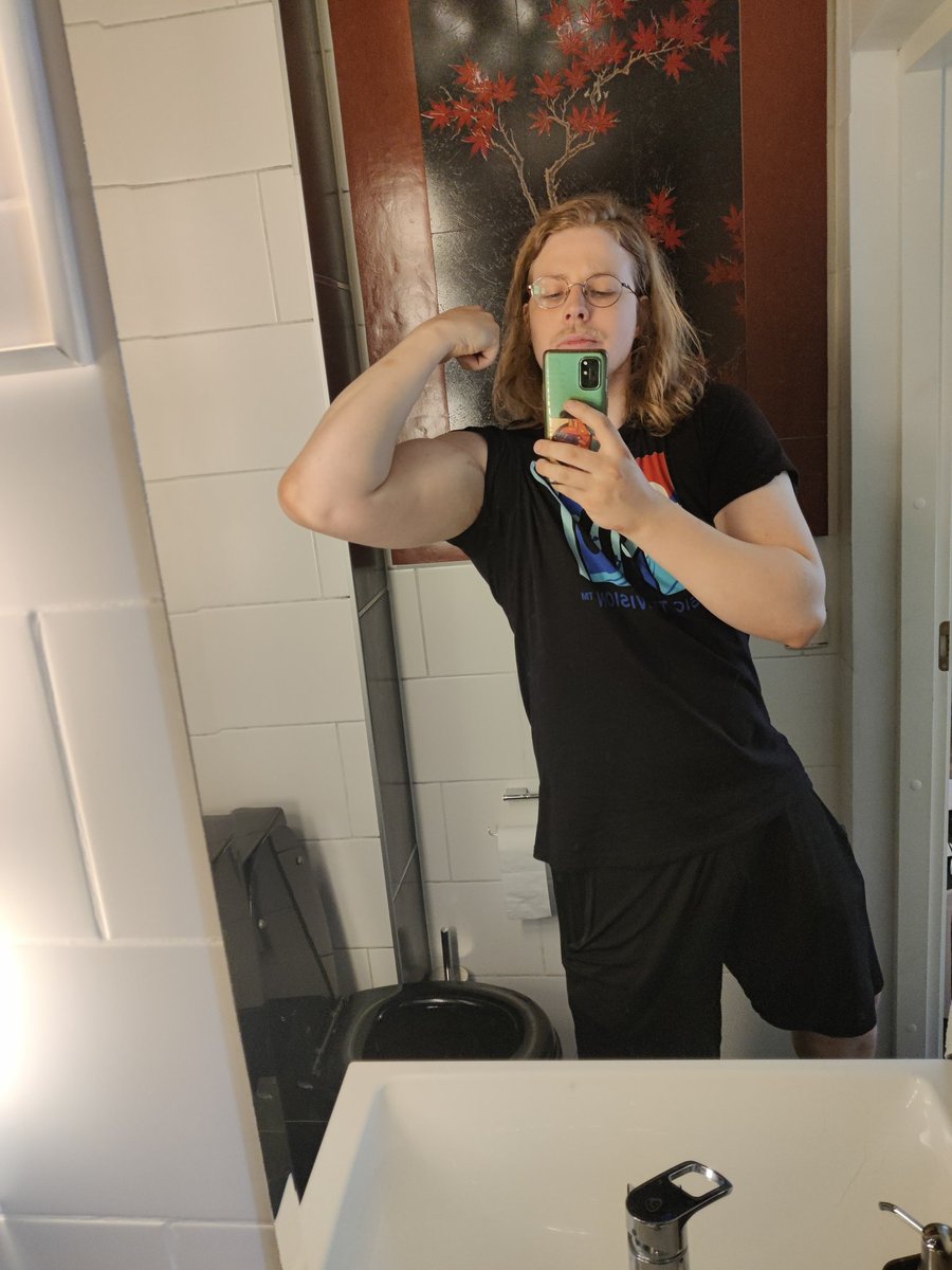 Ens kesäst tulee muscle beach -kesä. Viel ei olla siel mut pari kk nii katellaan uusiks💪🏼 Sillon on muhkeet muskelit, uskokaa pois!