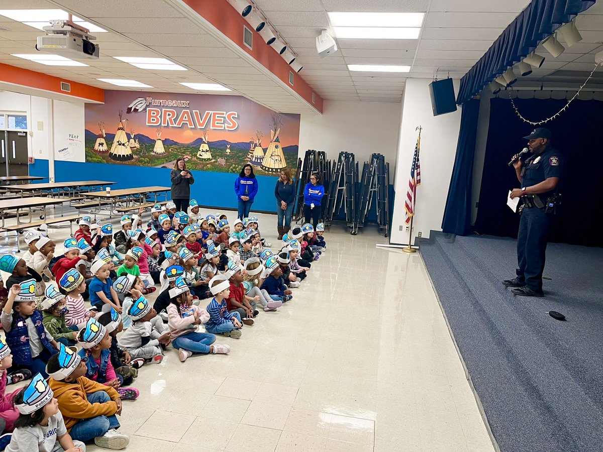 CarrolltonTXPD's tweet photo. Furneaux Elementary’s pre-kindergarten class has a bright future! We sang, we danced, and we learned what community helpers do for their communities. 

Thank you for the cute poster!! 
#cfbisd#community @CPDTXChief https://t.co/helIcx4XQQ