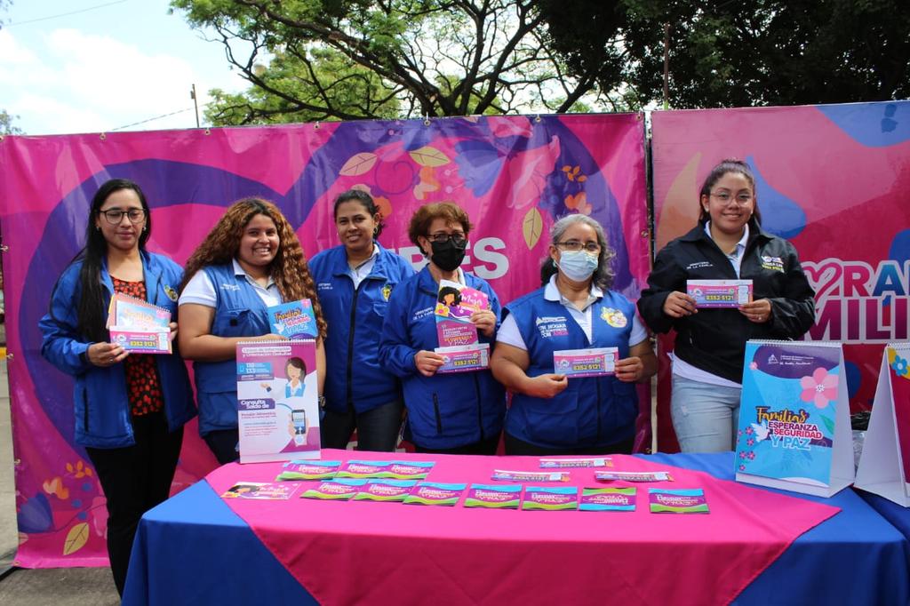 mifamilianic's tweet photo. #Managua 
El día de hoy participamos en el lanzamiento de las Cartillas Mujer, Jóvenes y Familias 2023 en el mercado Mayoreo
#AmorALaFamilia
#AmorALaVida https://t.co/ojGJkntqsI
