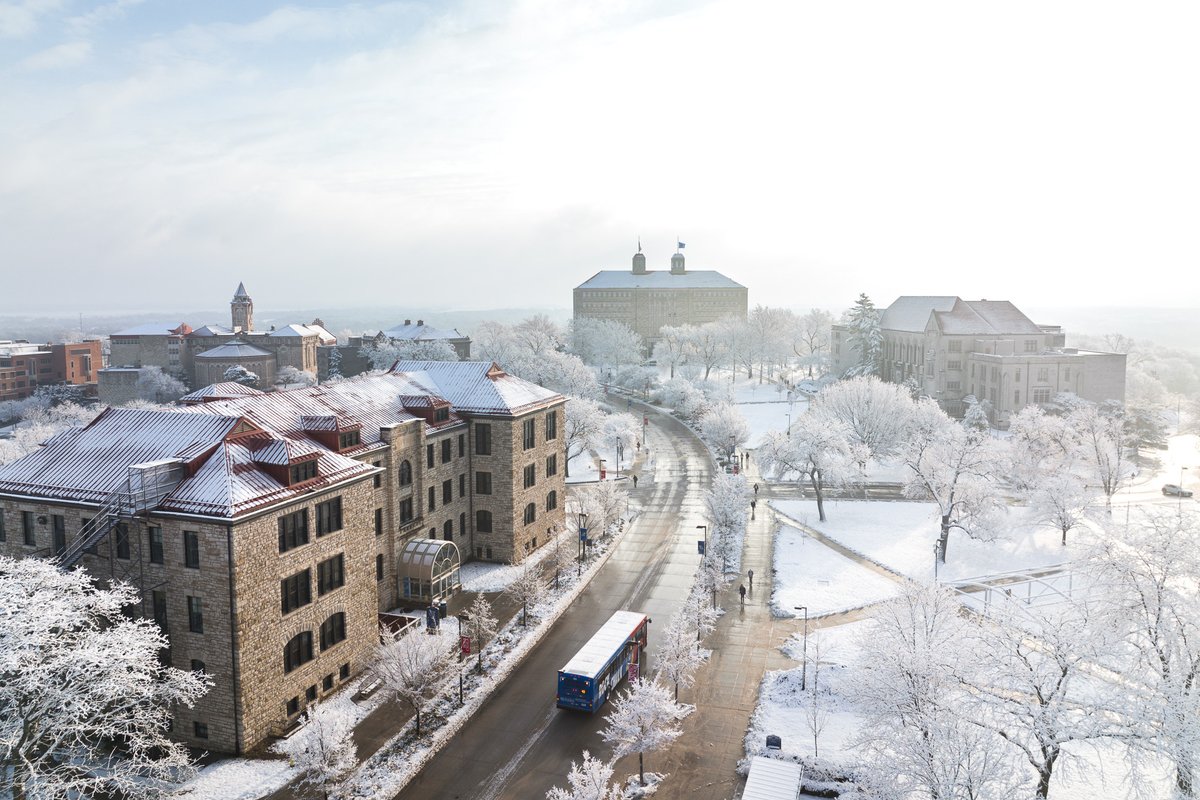 UnivOfKansas's tweet image. We 💙 our chilly Hill.