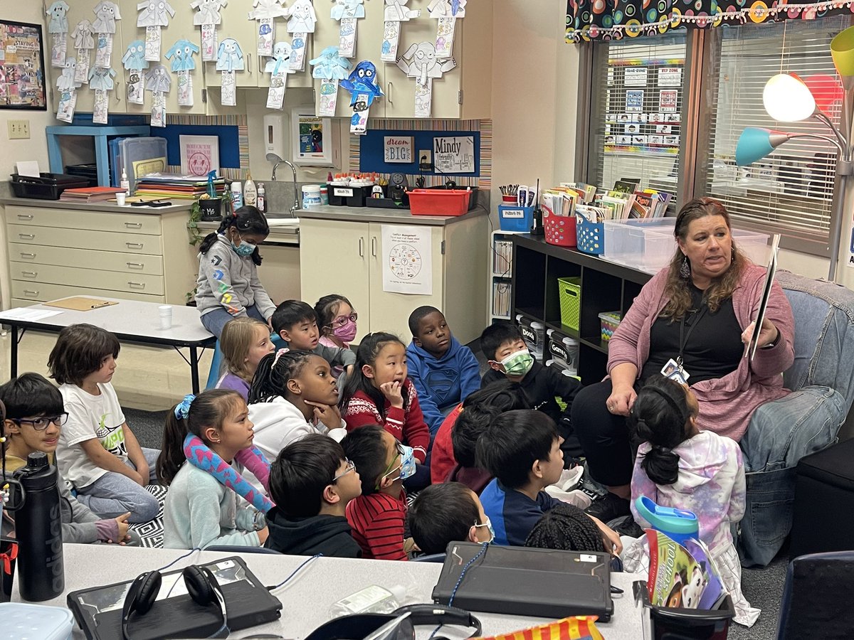 Mrs. Schreiber‘s 1st Grade Class had a WOWIE KAZOWIE guest reader today! Mrs. Younger selected a special book about feelings and read “In My Heart” to them. 💜📖🫶 #BelievePlanoISD