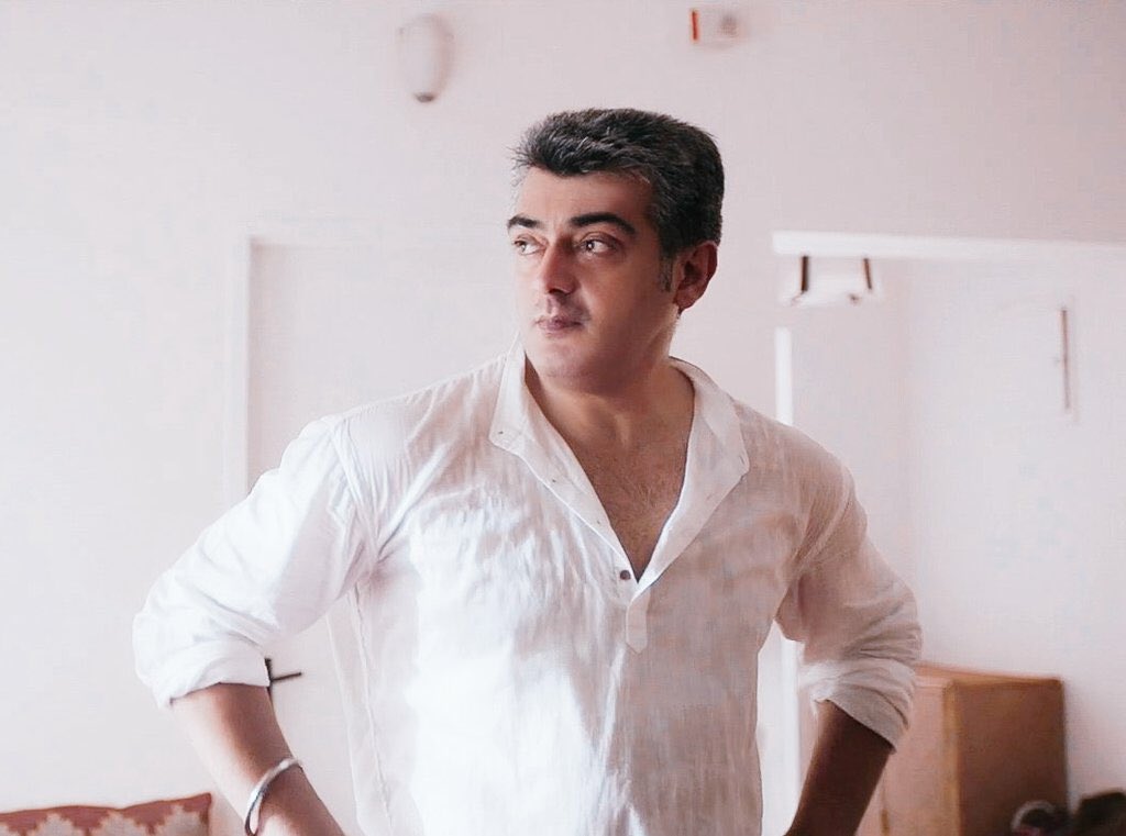 VaasuAmarkkalam's tweet photo. #YennaiArindhal இதவிட தல’ய Charming ah,Smart ah,Stylish ah,Mass ah யாரும் காட்டல🥰🔥 all tym Fav look ❤️👌Ak Career Best Look Ever...❤️🤞 Beard 🧔🏻 Look, Without beard look ல அவ்ளோ அழகா காமிச்சிருப்பாரு @menongautham 🙌❤️ #Thunivu #Ajithkumar𓃵 #Ak https://t.co/nA04sDYD7L
