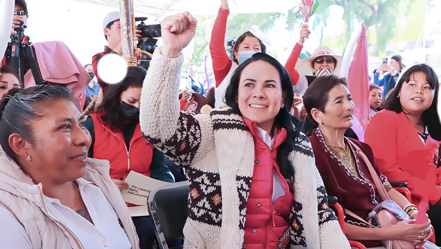 AlejandraDMV's tweet photo. Vamos hombro a hombro con las y los mexiquenses de #Chiconcuac que nos inspiran a trabajar de manera incansable por las familias y simpatizantes. #ValientesComoTú #ValientesPorEdoméx https://t.co/jtGF3tZklI