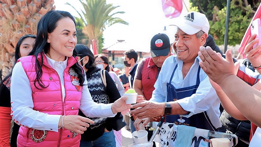 AlejandraDMV's tweet photo. Vamos hombro a hombro con las y los mexiquenses de #Chiconcuac que nos inspiran a trabajar de manera incansable por las familias y simpatizantes. #ValientesComoTú #ValientesPorEdoméx https://t.co/jtGF3tZklI
