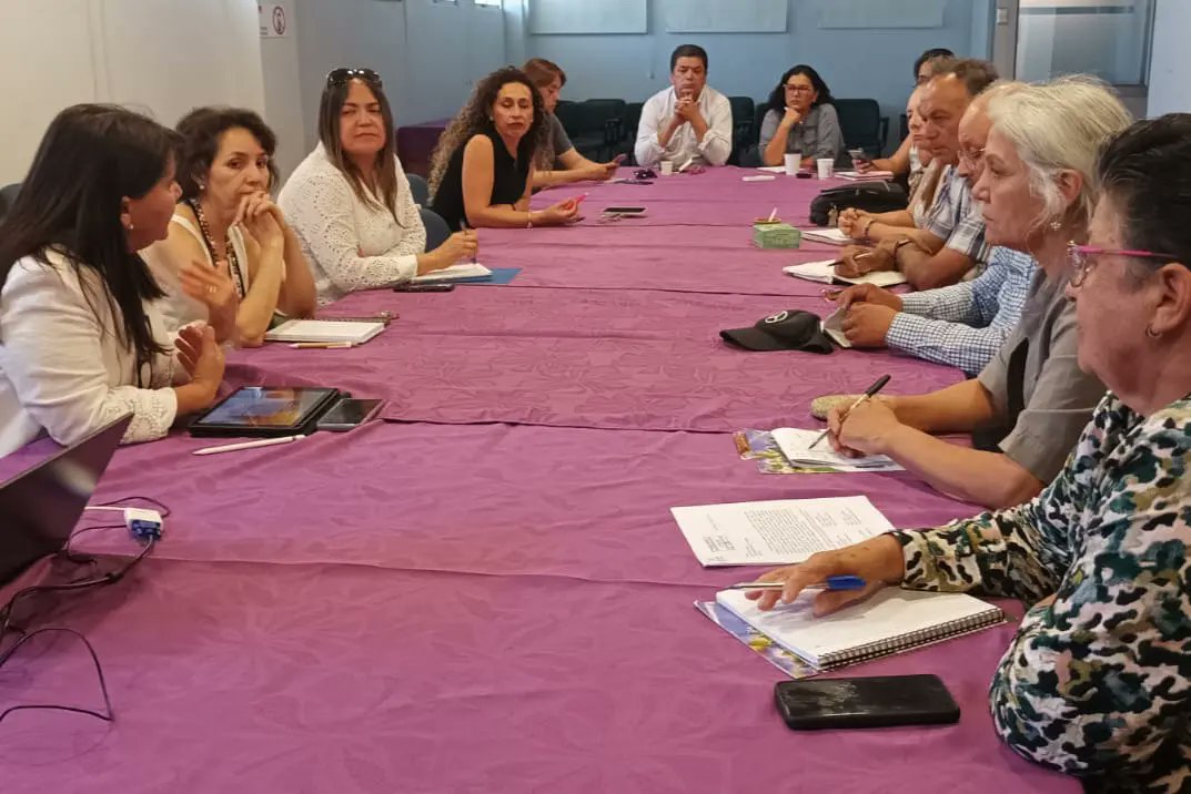 Gobierno regional  convoca a los actores de la región del sector apícola a 1ra Reunión de Coordinacion Regional para próxima APIMONDIA, Congreso Internacional del sector. Nuestra directora ejecutiva Lorena Cuevas y jefa de fomento de OHiggins Crea Marcela Espinoza.<a href="/GORE_OHiggins/">Gobierno Regional de O'Higgins</a>