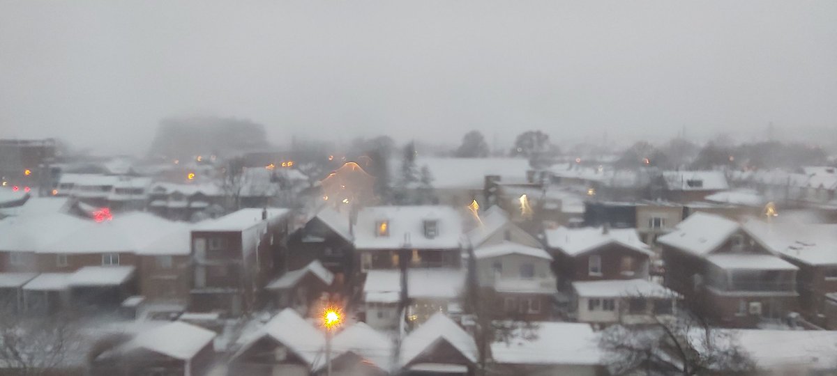 fey_photeine's tweet photo. #ONStorm #Toronto #westendtoronto #junctiontoronto #junction https://t.co/TVbT4Xtvn6