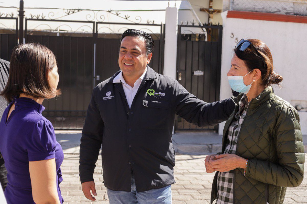 Nos dimos una vuelta por La Joya para supervisar uno de los 656 nuevos botones de asistencia ciudadana que se implementaron para tu seguridad. Aproveché para platicar con los vecinos y ver una demostración de su funcionamiento.