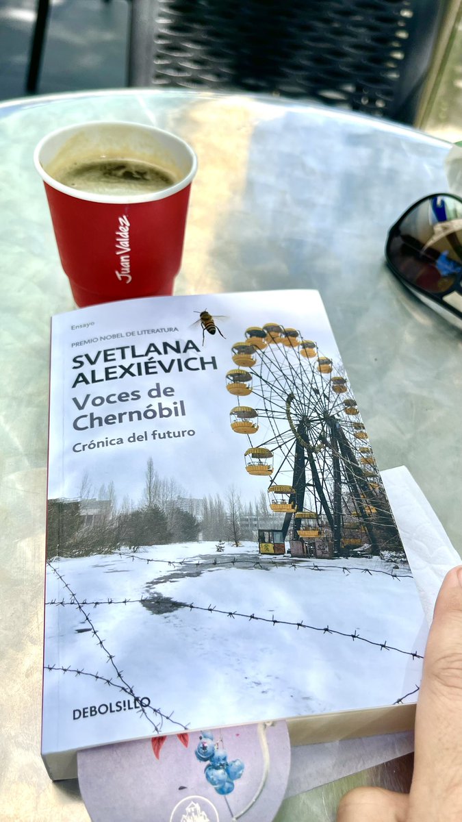 Voy sin freno con este libro, no puedo parar. Qué bonito descubrimiento Svetlana. #vocesdechernóbil #svetlanaalexiévich