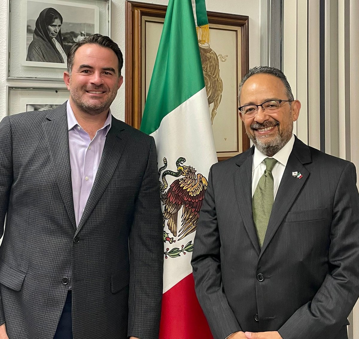 Carlos González Gtez (@carlos_glezgtez) on Twitter photo It was a pleasure to meet Joaquín Luken (<a href="/luken76/">Joaquin Luken</a>), the new Executive Director at @SmartBorderCali. We discussed the top priorities for the San Diego-Tijuana binational region and reaffirmed <a href="/ConsulMexSdi/">Consulado General de México en San Diego</a>’s commitment to support and participate in the Coalition’s efforts 🇲🇽🇺🇸 It was a pleasure to meet Joaquín Luken (<a href="/luken76/">Joaquin Luken</a>), the new Executive Director at @SmartBorderCali. We discussed the top priorities for the San Diego-Tijuana binational region and reaffirmed <a href="/ConsulMexSdi/">Consulado General de México en San Diego</a>’s commitment to support and participate in the Coalition’s efforts 🇲🇽🇺🇸