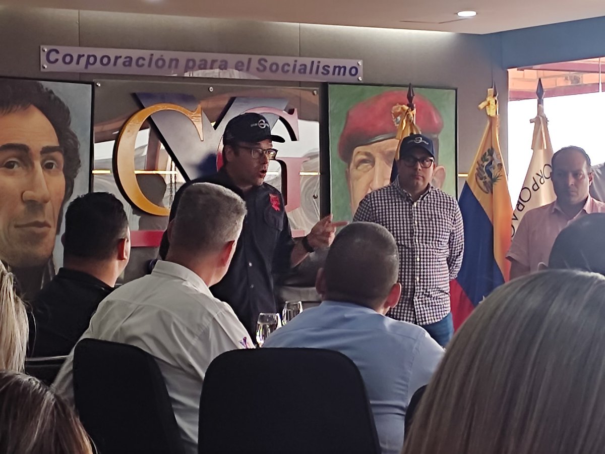 sgrguayana's tweet photo. #Hoy se desarrolló una reunión con presidentes y responsables de comunicación de las industrias básicas, con el fin de establecer líneas de trabajo orientadas por @IndustriasVE y la @CVG_Oficial  bajo el Estado Mayor Comunicacional.
@NicolasMaduro 
@radacontacto 
@buhopsuv https://t.co/4CCGkaJjin