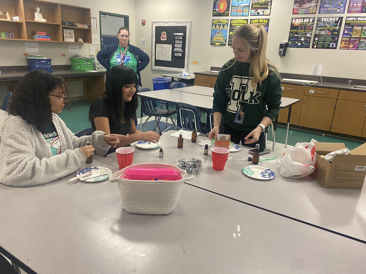 MsJ_Arnold88's tweet photo. 🎉SHOUT OUT🎉 to the Amazing Ms. Watts and the Fabulous Environmental Club!!🌎👩🏼‍🔬🌼 the lavender was my fave! 💜 @TedPolkMS @kara_miller3 @CFBISD https://t.co/UY1h3P9jSU