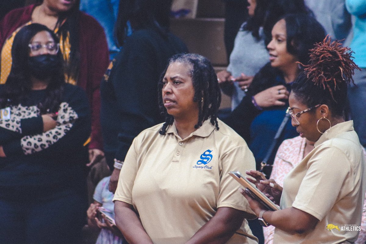eesmithhigh's tweet photo. E.E. Smith Athletics 🐂 Girls Varsity.
Victory 🏆 | Smith vs. Overhills
#blue #gold #eesmith #smithathletics #victory #basketball #highschool #ccs https://t.co/vNaVPdoldY