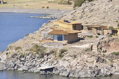 PSPMex's tweet photo. ¿Un hotel construido con caña, bambú y... excremento de burro?
Este tipo de arquitectura se llema "Arquitectura Vegetariana". https://t.co/qh3P3nV1jy