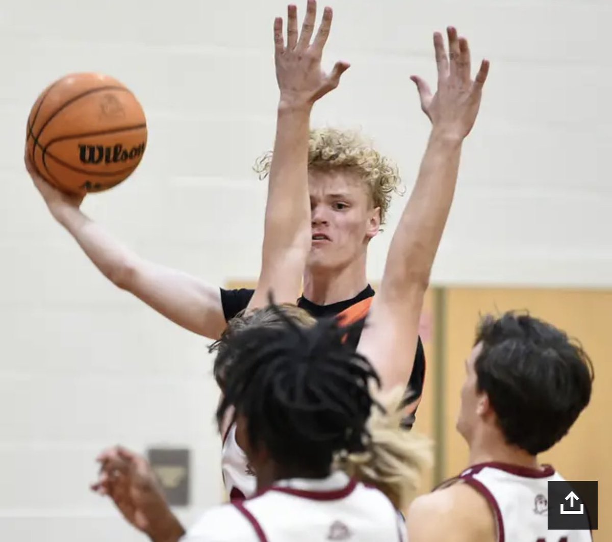 tbenderphoto1's tweet photo. #HTPhotoGallery #HTPREPS 40 #PHOTOS: #BJIvey's #300thCareerWin

👀👉🏼 https://t.co/7WBrUfYBct

#SarasotaHigh #boysbasketball coach B.J. Ivey now has #300wins 👀👉🏼@maffsports @SHSsailorsbball @sailorbball @htpreps @BradenRiverFTBL @nikebasketball @SRQExperience @MarthaQuinn https://t.co/t52ZXjT8ZX