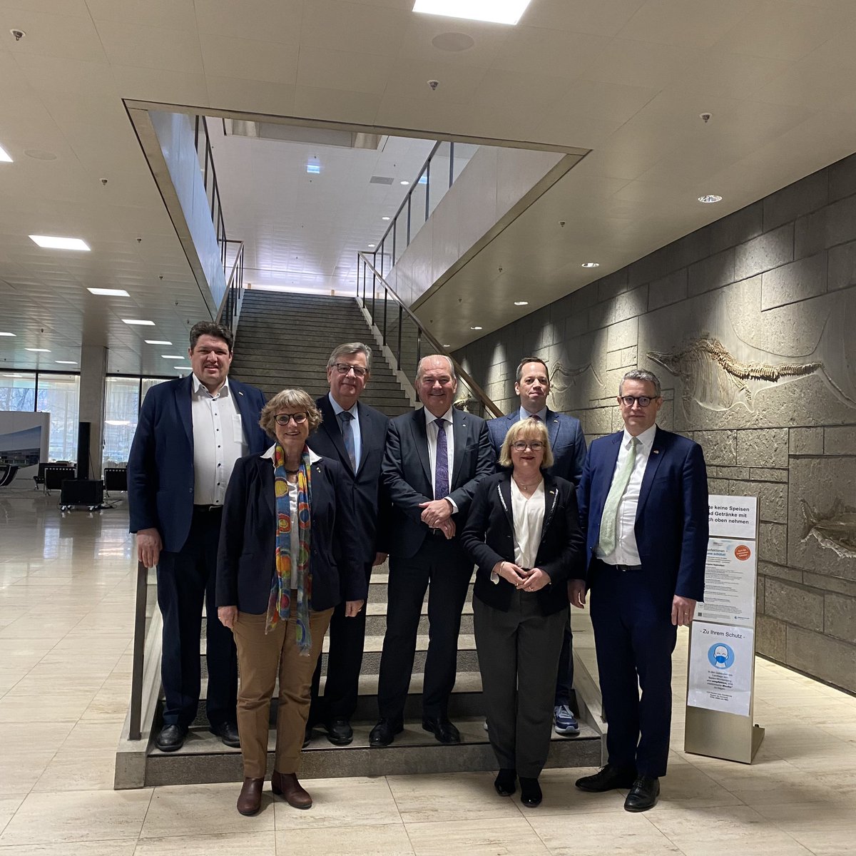 Swebotschaft's tweet photo. Die EU-PRÄSIDENTSCHAFTSTOURNEE von @PerThoeresson führte uns heute in die schöne Stadt Stuttgart.

Heute hatten wir u. a. die Freude mit Landtagspräsidentin @Muhterem_Aras zu sprechen sowie mit Sprecherinnen &amp; Sprechern der Arbeitskreise Europa und Internationales der Fraktionen. https://t.co/aj1TnDRfSU