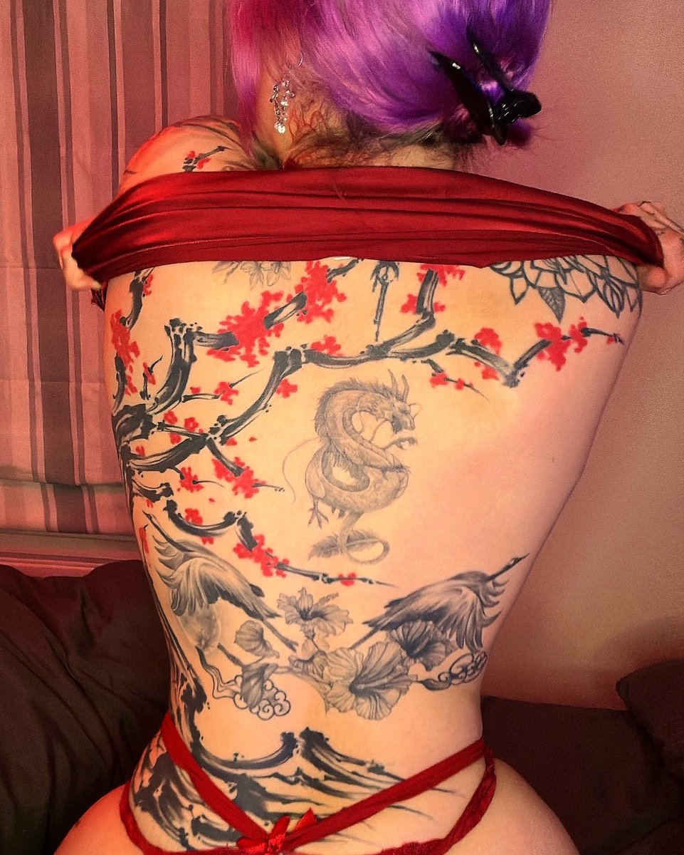 AshleyMarieeS's tweet photo. Appreciate post for my back tattoos 😤❤️ https://t.co/GtWsADFZP2