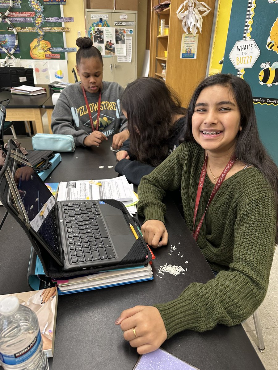 WenWanso's tweet image. 🧮 Counting rice 🍚 to model the doubling of bacteria 🧫 after reading One Grain of Rice 📕 @WTClarkeMS #mathinscience #teamworkmakesthedreamwork 1️⃣➡️2️⃣➡️4️⃣➡️8️⃣➡️1️⃣6️⃣➡️3️⃣2️⃣