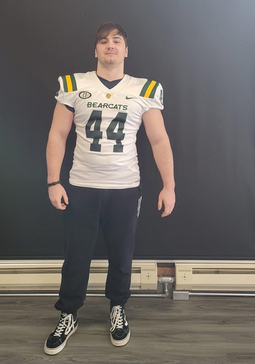MichaelHoopsic3's tweet photo. Big thank you goes out to @CoachSmetanka and everyone else involved in my visit today! It was an amazing time! https://t.co/TE7IzmWZ3w