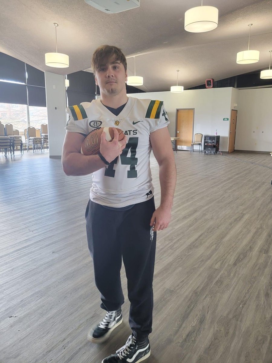 MichaelHoopsic3's tweet photo. Big thank you goes out to @CoachSmetanka and everyone else involved in my visit today! It was an amazing time! https://t.co/TE7IzmWZ3w