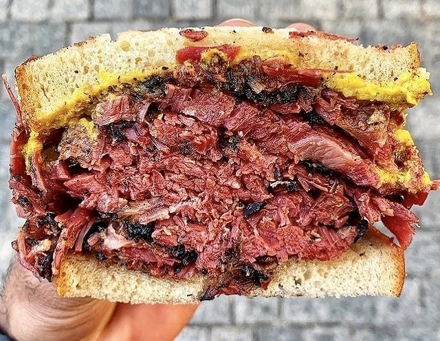 EasyHowToBBQ's tweet photo. Smoked Pastrami Sandwich ❤️ #bbqislife https://t.co/PfQ0CeNE4M