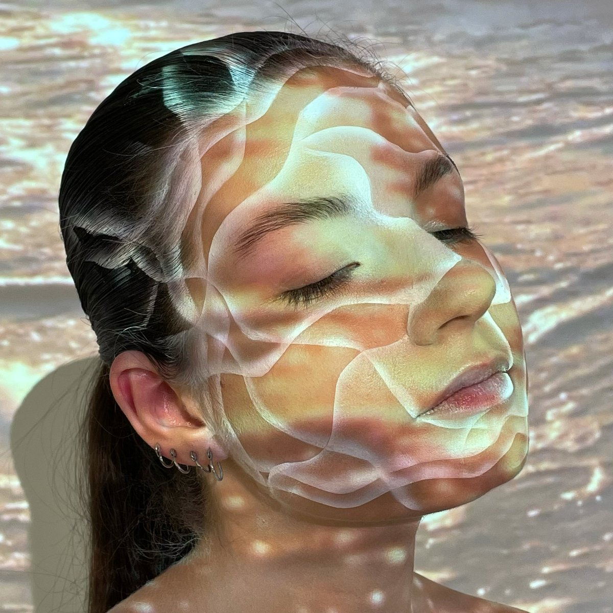 makeupbyyro's tweet photo. @NetflixFR Coucou @NetflixFR! Je suis maquilleuse professionnelle et si un jour vous cherchez une maquilleuse pour un projet je suis là (audiovisuel, effets spéciaux, artistique, beauté etc.. j’ai eu la chance de pouvoir faire une formation très complète!) voilà voilà merci à vous 😉 https://t.co/H84fz38gme