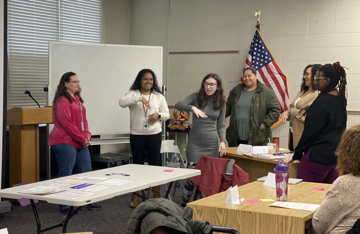 CPpkHuskies's tweet photo. Today, teachers, support staff and admin had a great time participating in Tools of the Mind training! @Tools_Mind @Tools_PreKTeach @CliffwoodProud @RavineDrive @StrathmoreElem1 https://t.co/2UOMRLqAaF