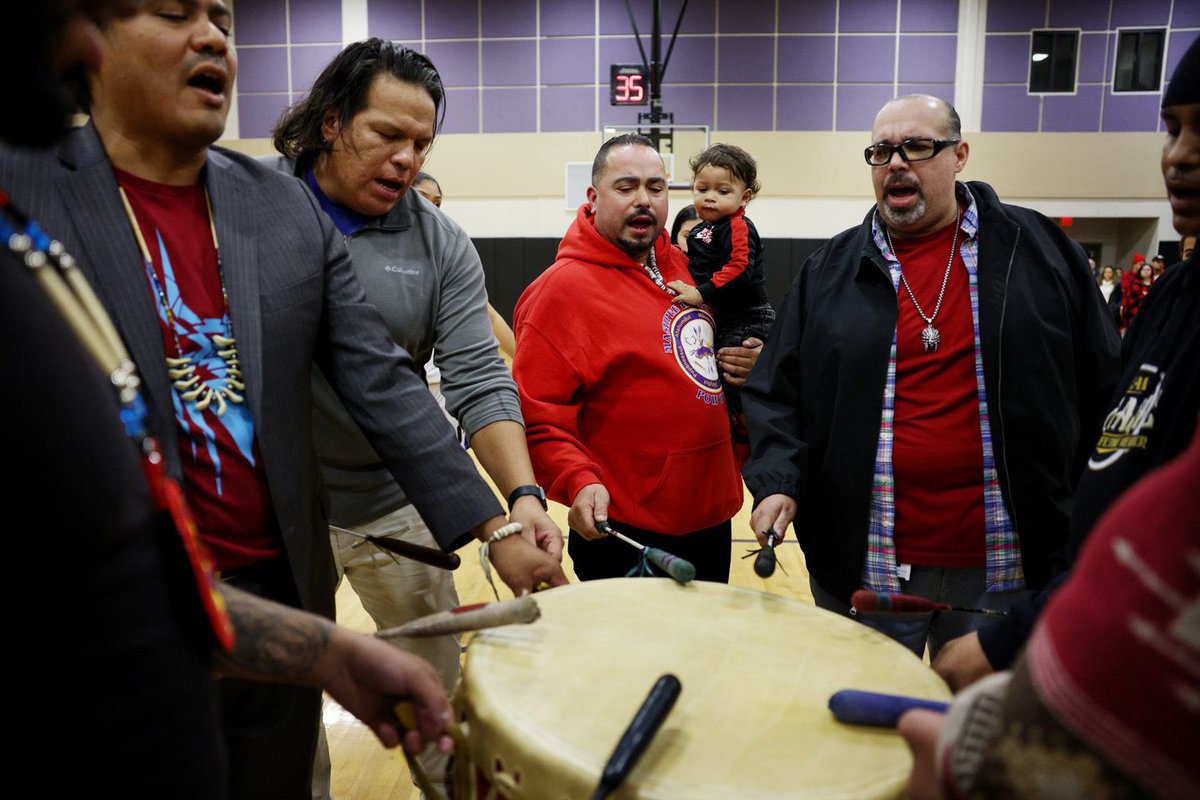 ethman43's tweet image. “They brought eyes upon a community that everyone thought disappeared.”

The @MashpeeHoopsGV team is proud to show its heavy Native American representation, and led by two star seniors, they’ve given tribe and town a special energy. 

For @GlobeSchools:
bostonglobe.com/2023/01/25/spo…