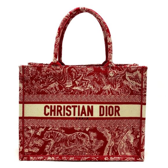 PJDoyleWilliam1's tweet photo. So good I had to share! Check out all the items I'm loving on @Poshmarkapp #poshmark #fashion #style #shopmycloset #louisvuitton #dior #chanel: https://t.co/ecjrH3T1dN https://t.co/rVlrFxagis