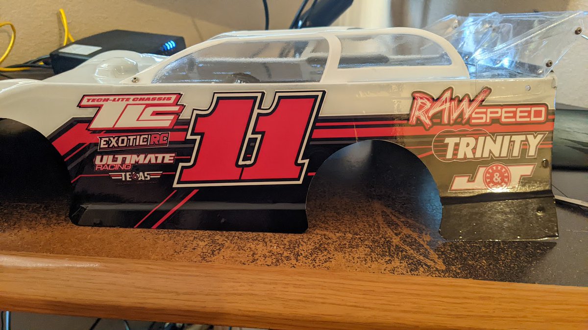 DonutRoller's tweet photo. New year, new wraps
#teamtrinity
#ultimateracing
#rawspeed
#jtbearingco
#nitroluxfuel
#revtech
#exoticrc https://t.co/AJrfpSZ4Iu