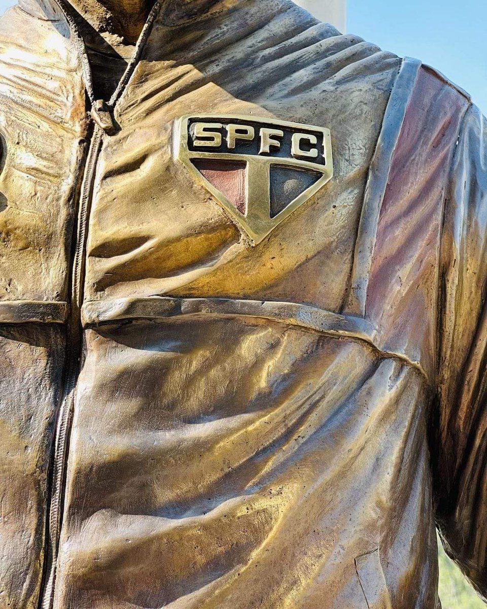 Duran_spfc's tweet photo. Estátua em homenagem ao Mestre Telê Santana no portão 2️⃣ do estádio 🏟 do #Morumbi
Olê, olê, olê, olêêêê....Telê, Telê! ❤️
@SaoPauloFC 🇾🇪 9⃣3⃣ anos
#TeleEterno #SPFC93Anos https://t.co/g21yOpBk3u