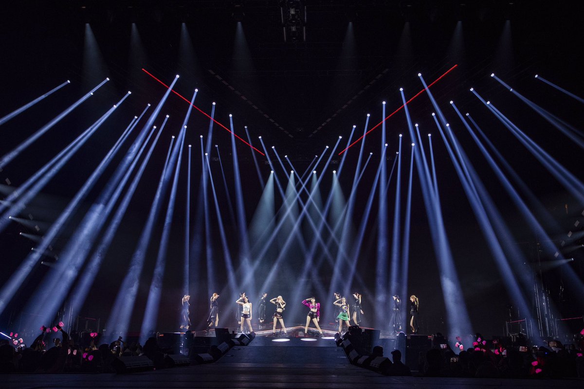 BLACKPINKBRASIL's tweet photo. RUMOR 🗣️ De acordo com os funcionários da France 2, BLACKPINK retornará no verão para se apresentar no Stade de France,  o que as tornaria o primeiro grupo feminino a se apresentar lá. 

 O Stade de France é o 6º maior estádio da Europa, com capacidade para 81.000 pessoas. https://t.co/FeRUQBkLwn